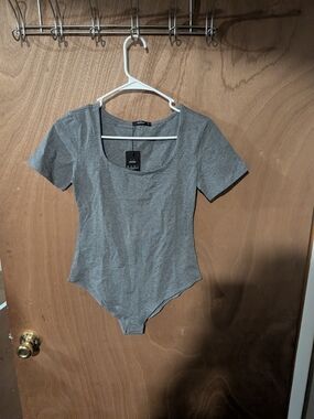Scoop Neck Short Sleeve Gray Bodysuit